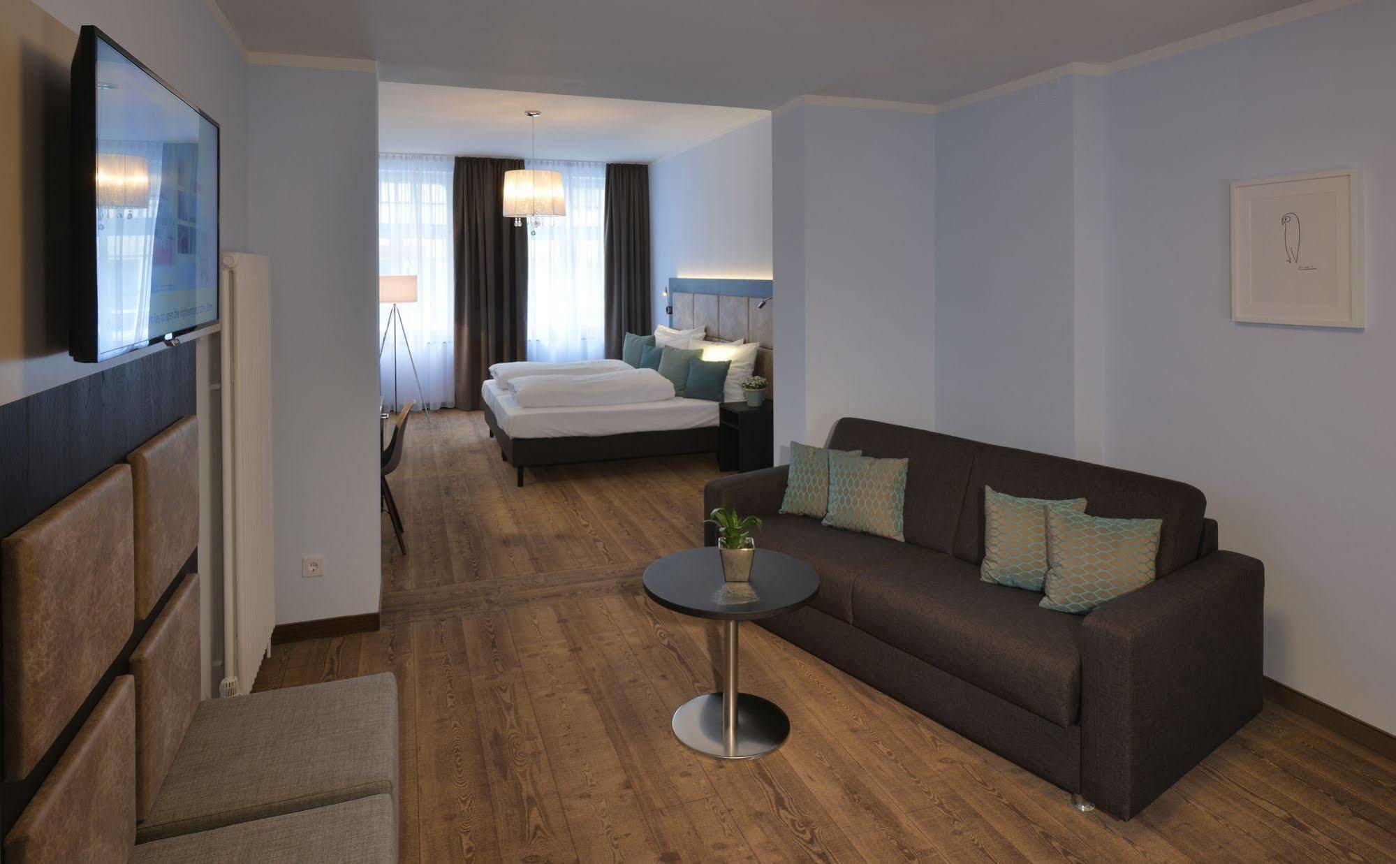 Uhu Gaestehaus Superior Kolín nad Rýnem Exteriér fotografie